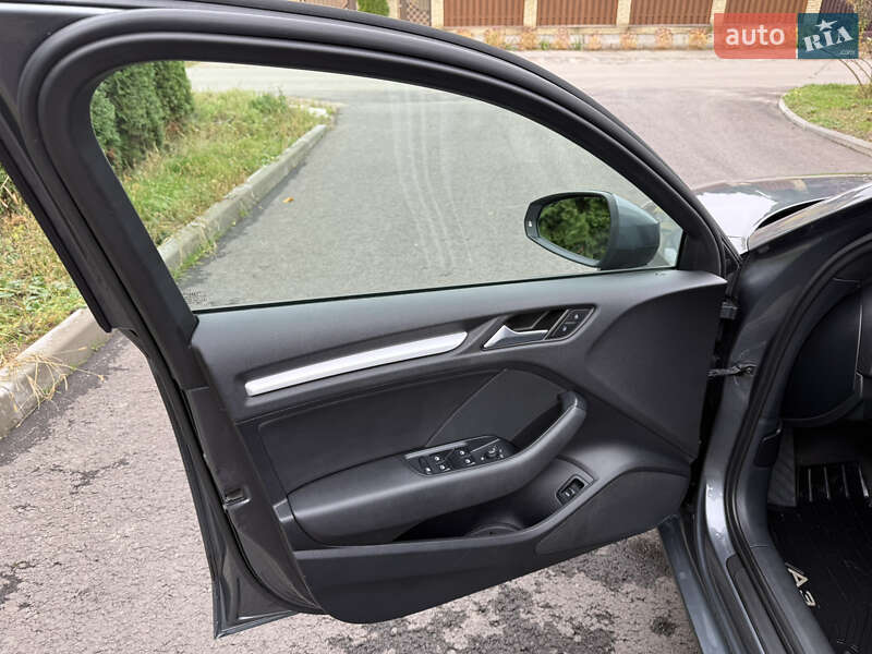 Седан Audi A3 2015 в Киеве