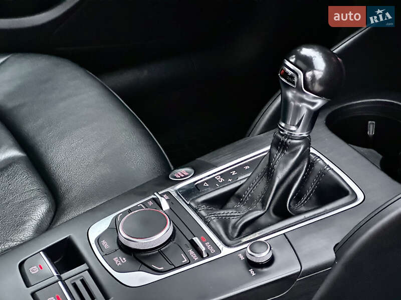 Седан Audi A3 2016 в Киеве