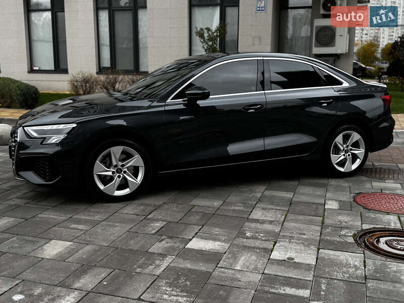 Седан Audi A3 2023 в Киеве