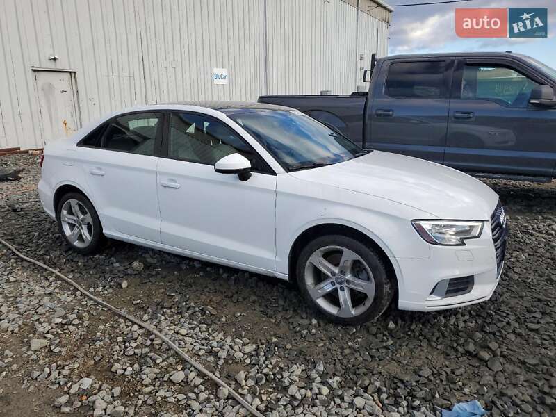 Седан Audi A3 2017 в Черкассах