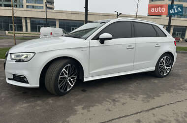 Хетчбек Audi A3 2017 в Дніпрі