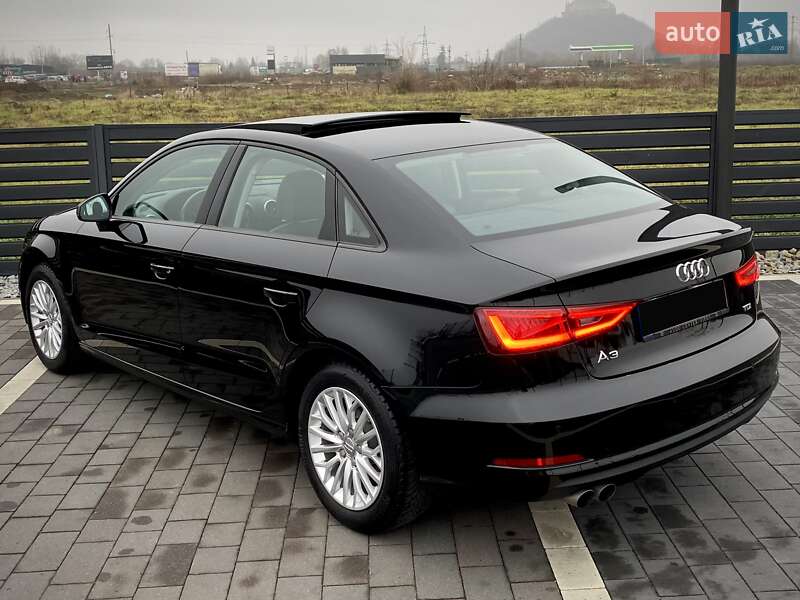 Седан Audi A3 2016 в Мукачево