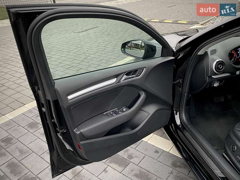 Седан Audi A3 2016 в Мукачево