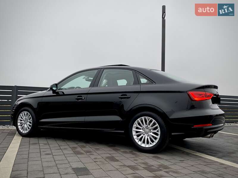 Седан Audi A3 2016 в Мукачево