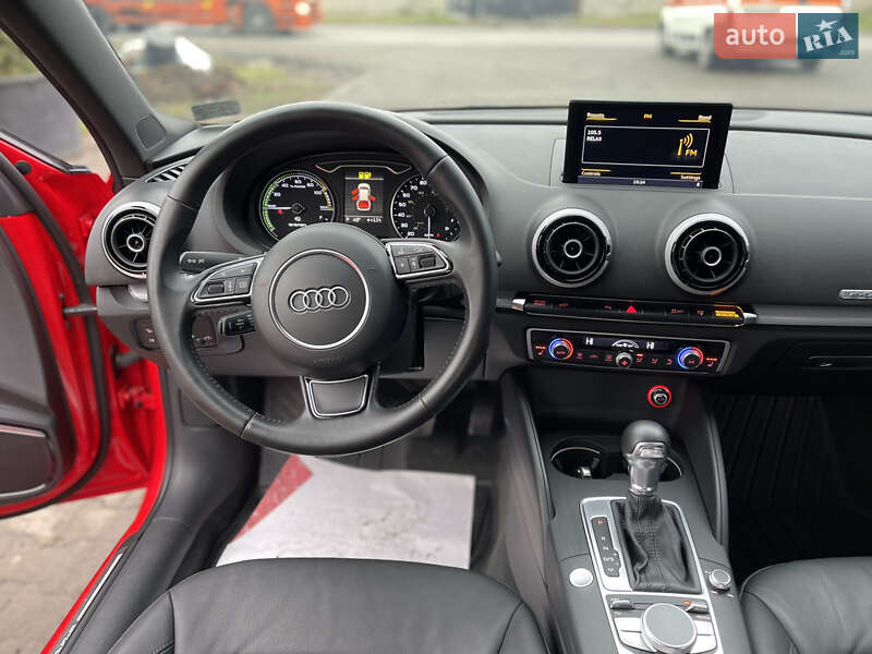 Хэтчбек Audi A3 2015 в Луцке