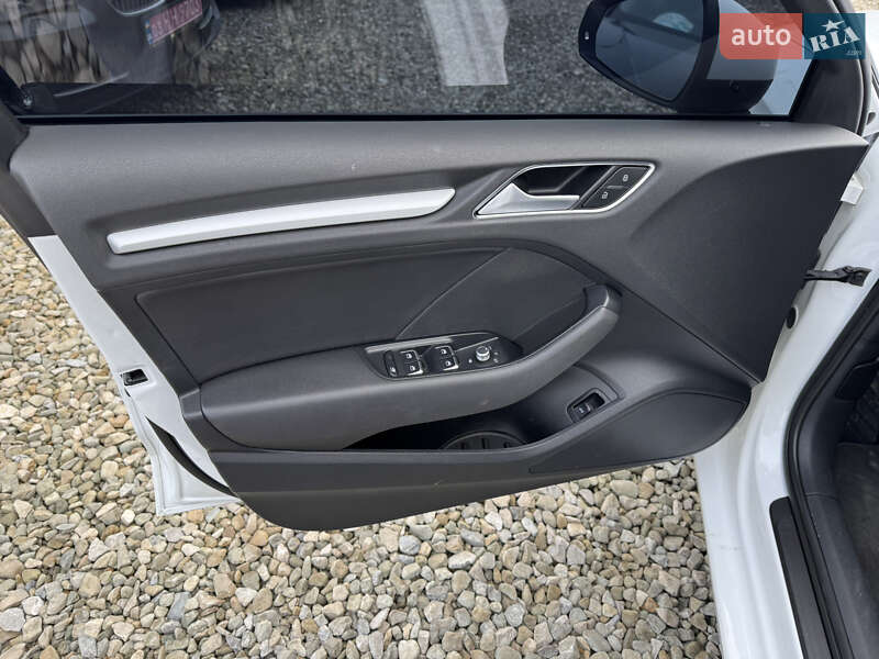 Седан Audi A3 2015 в Ивано-Франковске