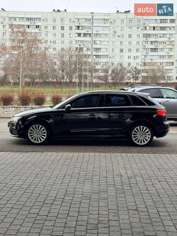 Хэтчбек Audi A3 2017 в Запорожье