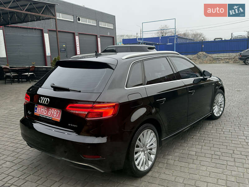 Хэтчбек Audi A3 2017 в Запорожье