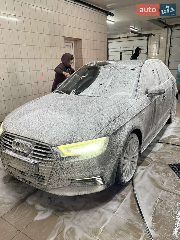Хэтчбек Audi A3 2017 в Запорожье