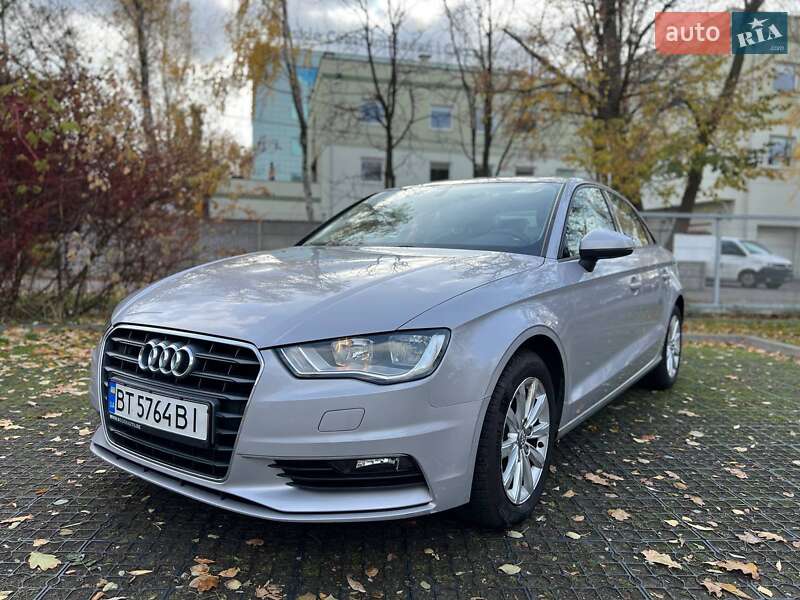 Седан Audi A3 2014 в Шумске