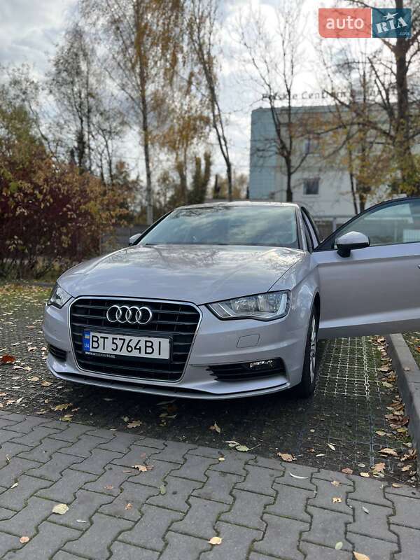 Седан Audi A3 2014 в Шумске