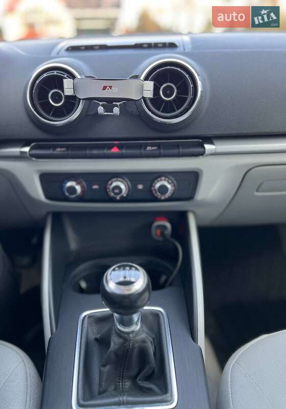 Седан Audi A3 2014 в Шумске