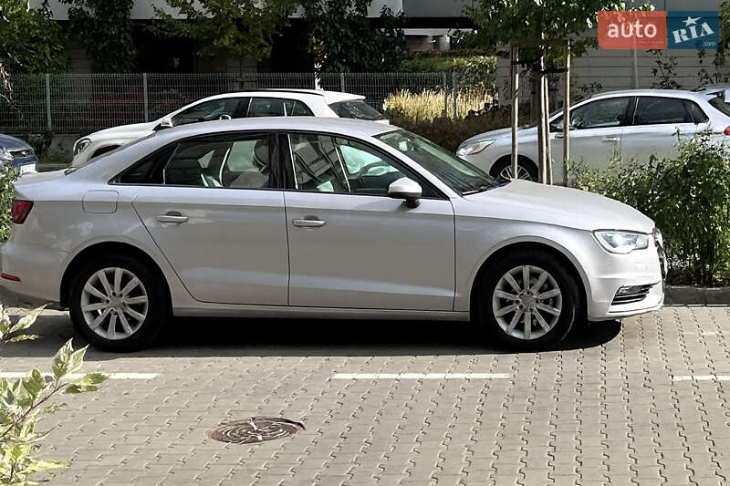 Седан Audi A3 2014 в Шумске
