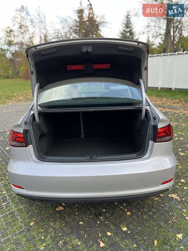 Седан Audi A3 2014 в Шумске