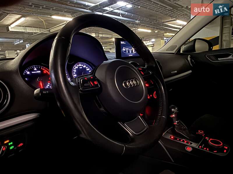 Хэтчбек Audi A3 2016 в Киеве