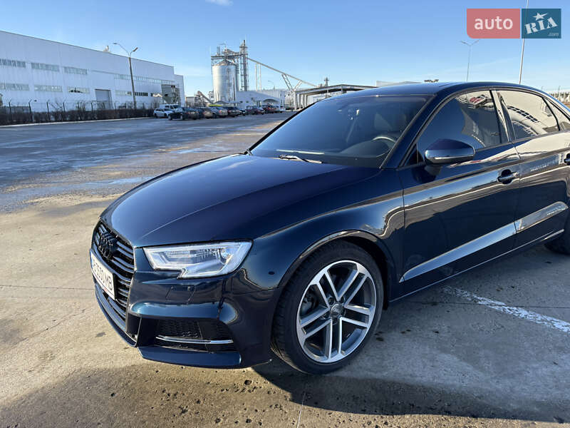 Седан Audi A3 2016 в Коростене