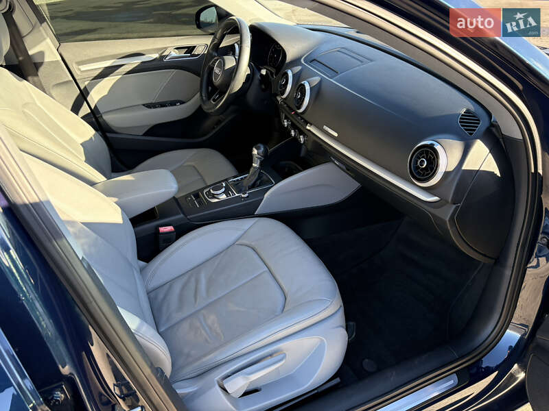 Седан Audi A3 2016 в Коростене