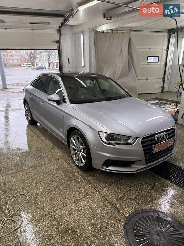 Седан Audi A3 2016 в Харькове