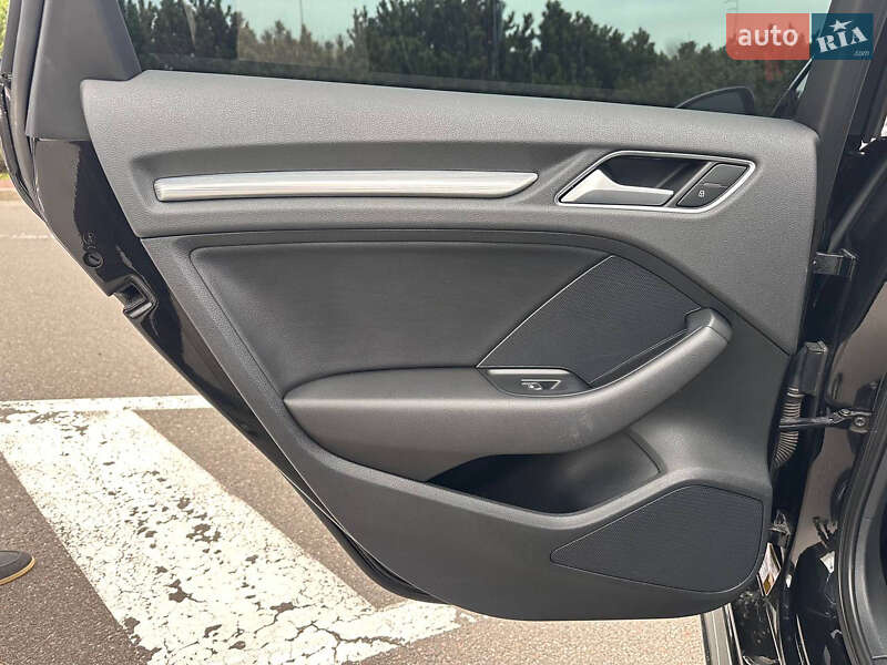 Седан Audi A3 2019 в Киеве