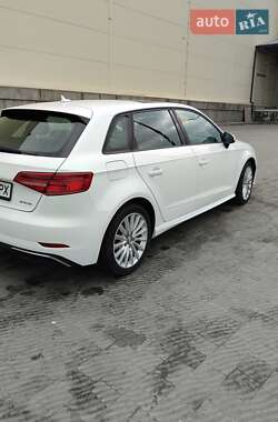 Хэтчбек Audi A3 2016 в Львове
