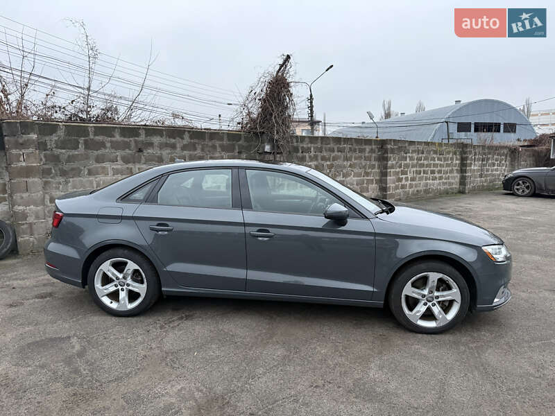 Седан Audi A3 2017 в Киеве