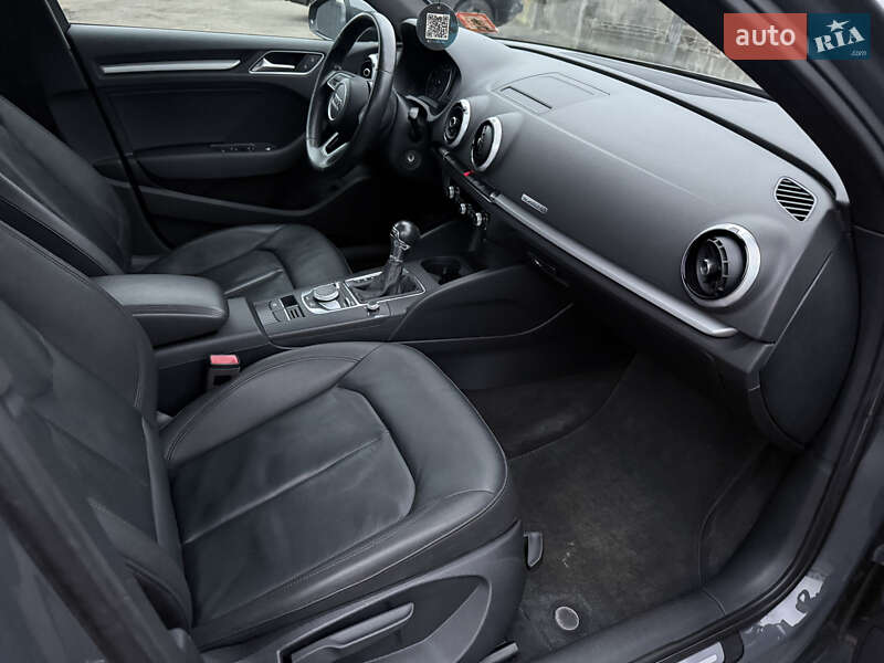 Седан Audi A3 2017 в Киеве