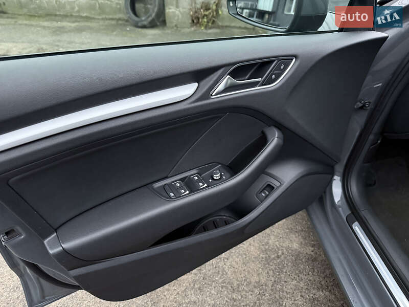 Седан Audi A3 2017 в Киеве