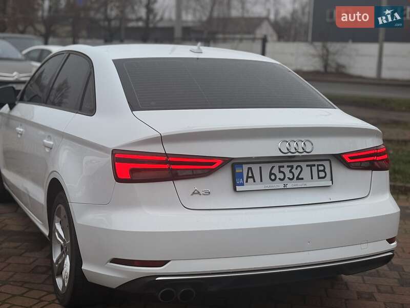 Седан Audi A3 2017 в Киеве