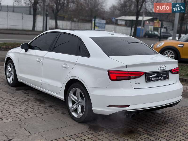 Седан Audi A3 2017 в Киеве