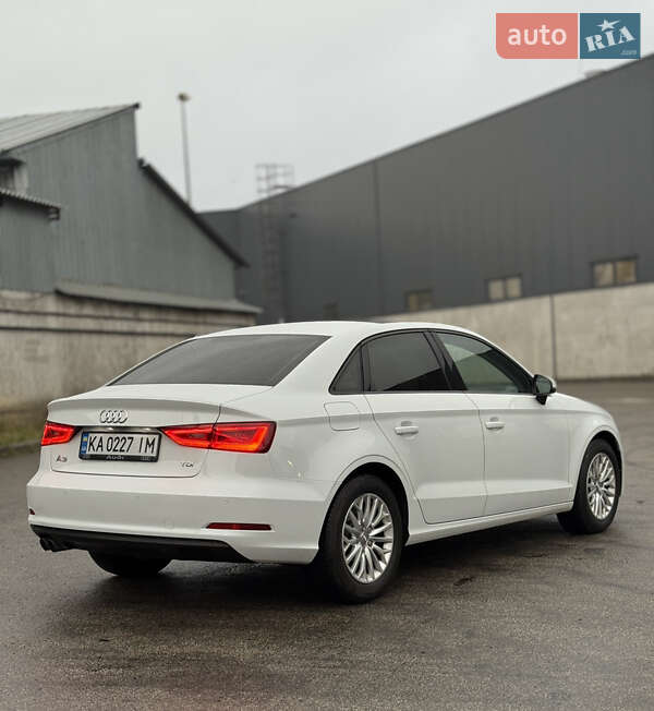 Седан Audi A3 2016 в Киеве