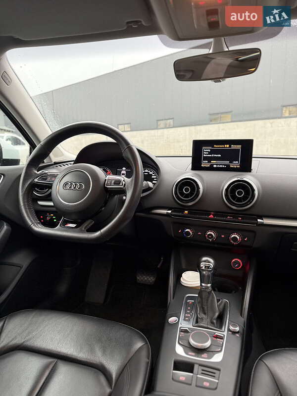 Седан Audi A3 2016 в Киеве