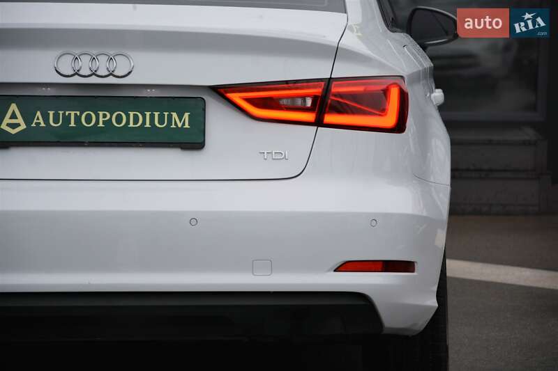 Седан Audi A3 2016 в Киеве