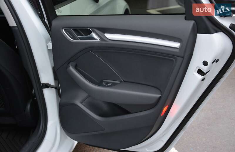 Седан Audi A3 2016 в Киеве