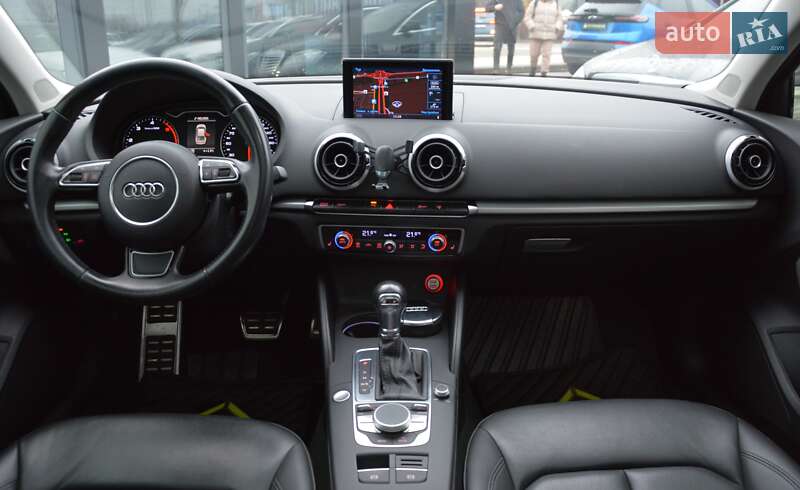 Седан Audi A3 2016 в Киеве