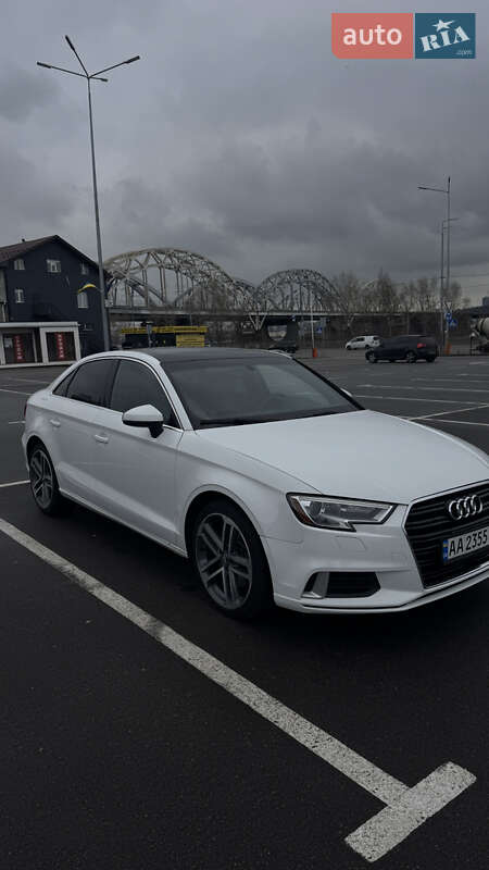 Седан Audi A3 2018 в Киеве