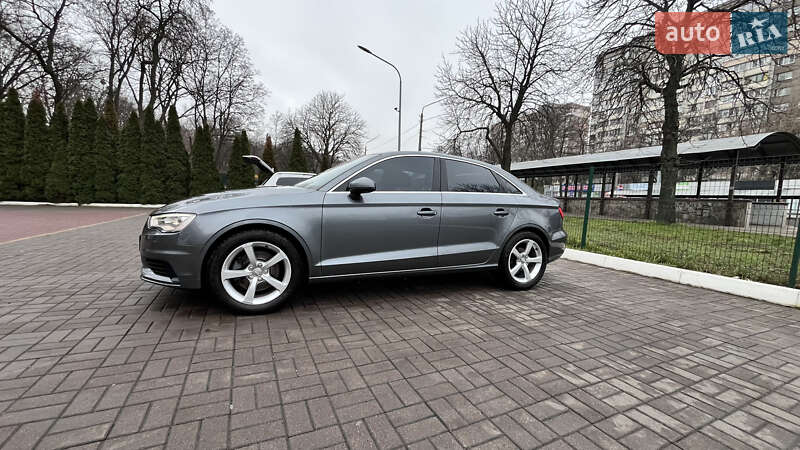Седан Audi A3 2015 в Киеве