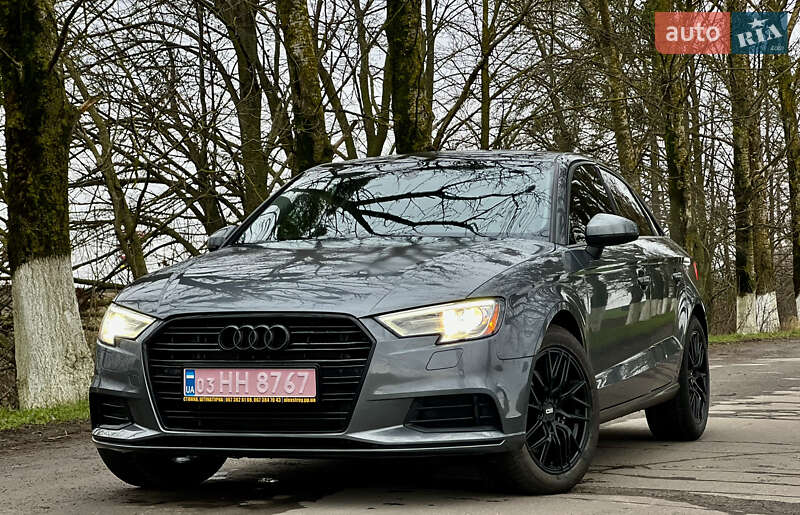 Седан Audi A3 2017 в Рівному