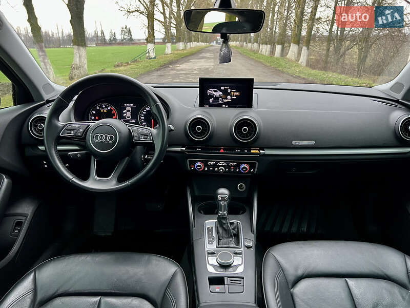 Седан Audi A3 2017 в Рівному