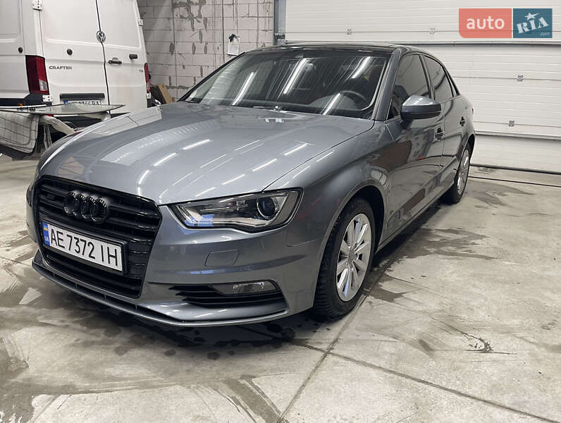Седан Audi A3 2015 в Дніпрі