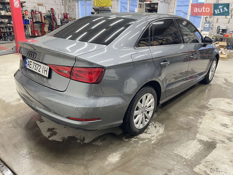 Седан Audi A3 2015 в Дніпрі