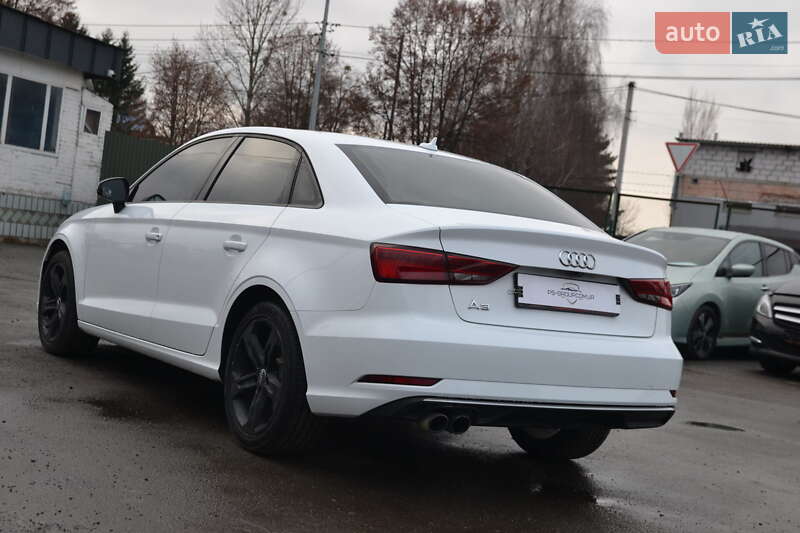 Седан Audi A3 2017 в Луцке