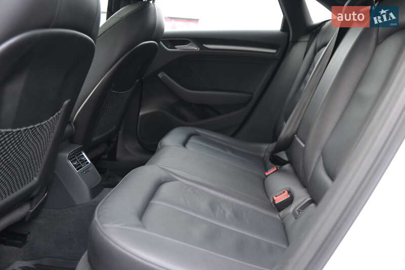 Седан Audi A3 2017 в Луцке