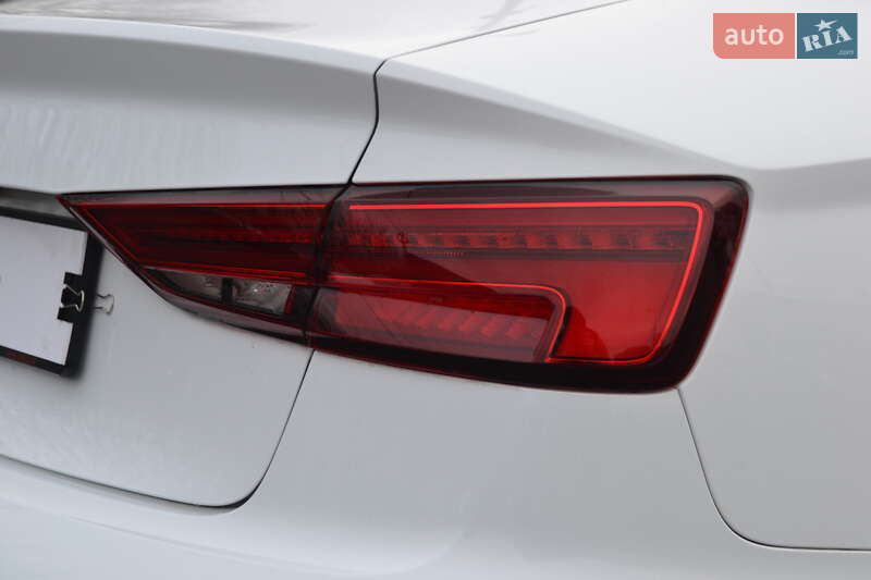 Седан Audi A3 2017 в Луцке