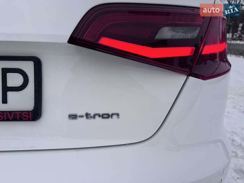 Хэтчбек Audi A3 2016 в Киеве