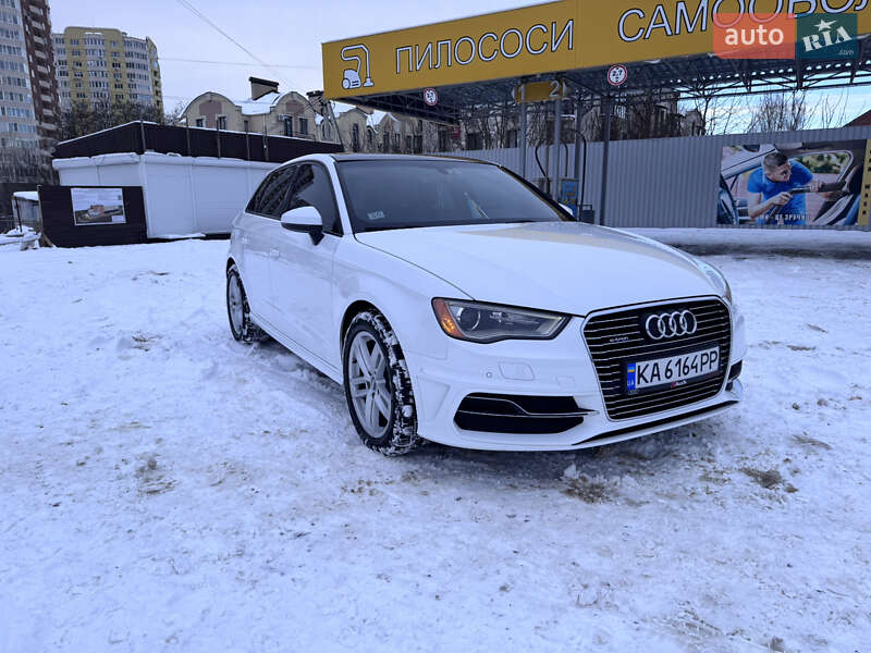 Хэтчбек Audi A3 2016 в Киеве
