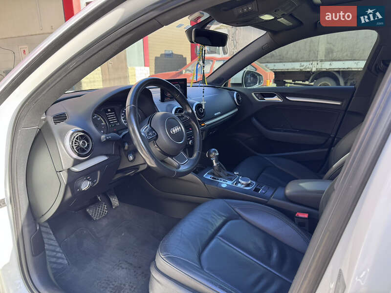 Хэтчбек Audi A3 2016 в Киеве