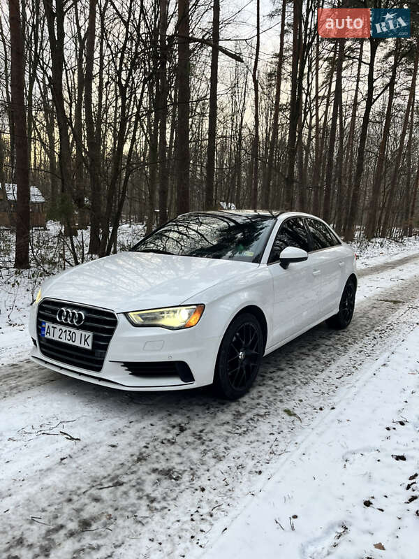 Седан Audi A3 2016 в Ивано-Франковске
