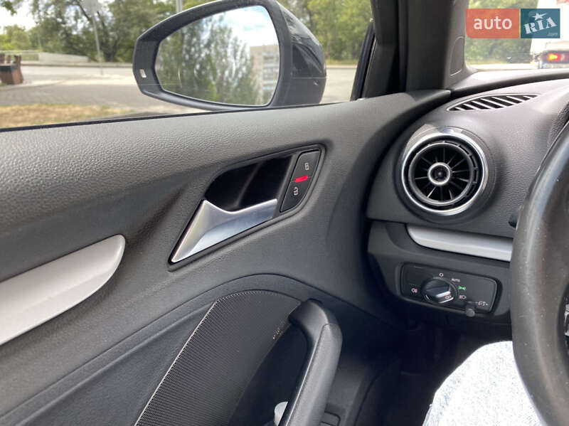 Седан Audi A3 2015 в Киеве