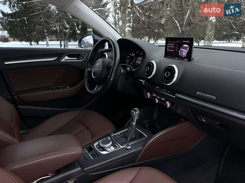 Седан Audi A3 2014 в Ромнах