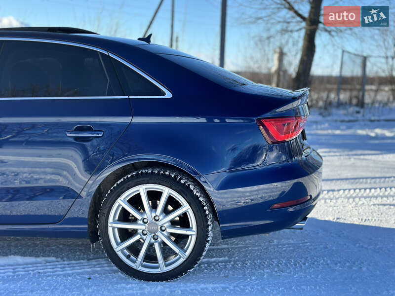 Седан Audi A3 2014 в Ромнах